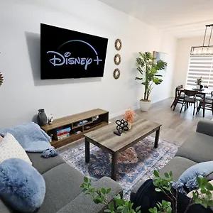 Holiday home Beautiful With 4 King Beds,airport,disney+, Edmonton